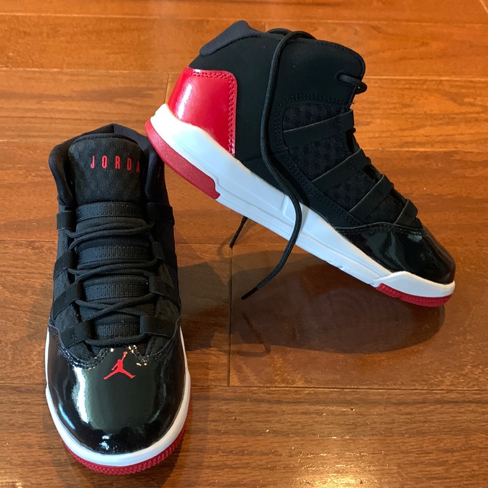 NEW Nike Jordan Max Aura